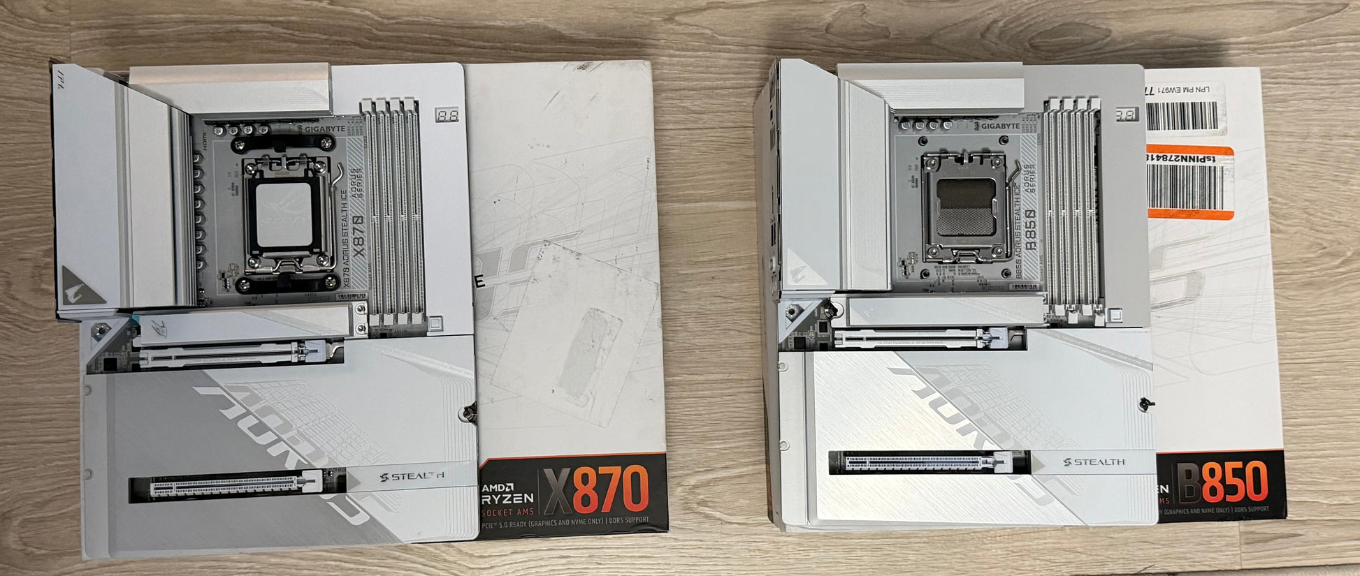 White (Left) / Light Gray (Right)